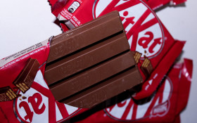 [WATCH] Is there a wrong way to eat a Kit Kat bar?