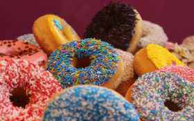 [WATCH] Irate customer insists that a dozen doughnuts means 50 doughnuts