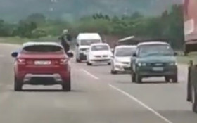 [WATCH] Viral reckless driver climbing out car window arrested