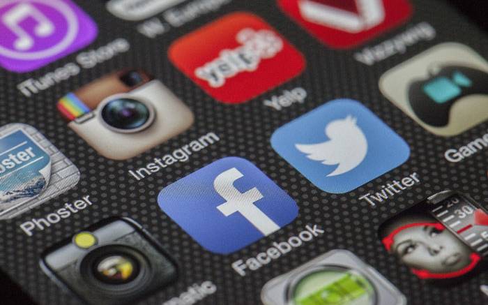[OPINION] Social media is as harmful as alcohol & drugs for millennials - Eyewitness News