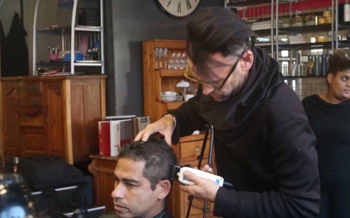 [WATCH] CT hairdresser gives the homeless free haircuts - EWN - Eyewitness News
