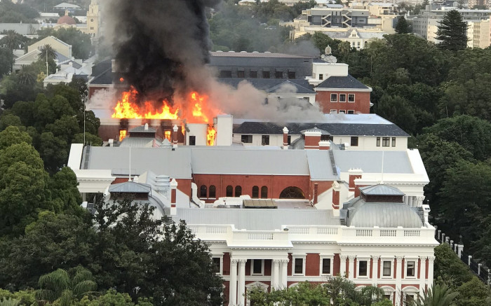 Gedung Parlemen Afrika Selatan terbakar