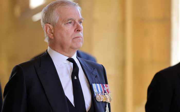 Pangeran Andrew menyerahkan gelar, perlindungan setelah kasus perdata penyerangan seksual