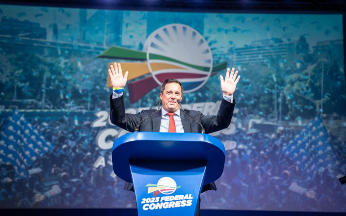  Steenhuisen wins largest federal congress in party s history John Steenhuisen has been re elected as the federal leader of South Africa s opposition party the Democratic Alliance DA The decision was made by delegates of the DA during its largest federal congress to date which took place on 1 and 2 April at the Gallagher Estate in Midrand Steenhuisen defeats former Johannesburg mayor Mpho Phalatse Steenhuisen s opponent in the election was former Johannesburg mayor Mpho Phalatse Following the vote Steenhuisen thanked his supporters and said he looked forward to leading the DA as it sought to build a bigger better and stronger party Steenhuisen promises to make DA more relevant and diverse Steenhuisen who also serves as the leader of the official opposition in the South African parliament has promised to make the DA more relevant and diverse with a focus on issues such as economic growth job creation and social justice In his acceptance speech he said that the DA would continue to be a voice for the forgotten people of South Africa DA faces criticism over lack of diversity The DA has come under criticism in recent years for its lack of diversity both in terms of its leadership and its support base Some commentators have argued that the party s support has been limited to white middle class voters which has limited its ability to challenge the ruling African National Congress ANC on a national level Credit ewn co zaENND 