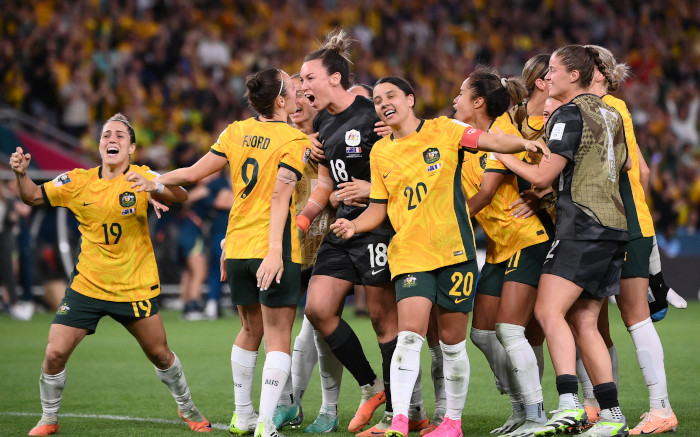 Australia end England's unbeaten run with 2-0 friendly win