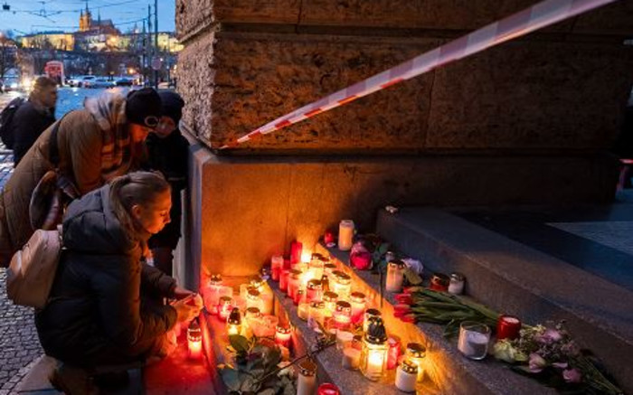 Czechs mourn Prague university shooting victims
