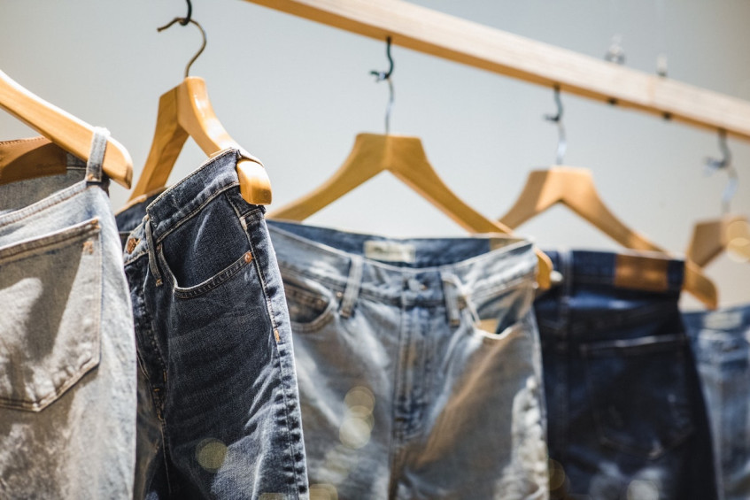 Easily Keep Jeans On The Clothes Hanger