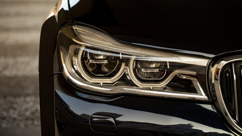 Finally! BMW USA to BMW drivers: 'Use your blinkers' 