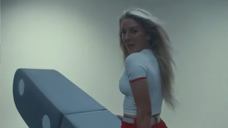 watch-ellie-goulding-hate-me-music-video-with-juice-wrld