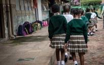 Kids arrive at school for the 2022 academic year. Picture: Eyewitness News