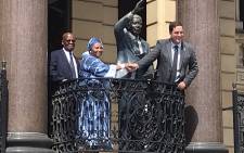 Cape Town Mayor Geordin Hill-Lewis (right) on 31 January 2022 handed over City Hall to Parliament's presiding officers, National Assembly Speaker Nosiviwe Mapisa-Nqakula (centre) and NCOP chair Amos Masondo (left) ahead of the president's State of the Nation Address at the venue on 10 February 2022. Picture: Lauren Isaacs/Eyewitness News
