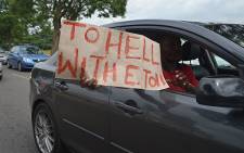 FILE: A motorist expresses his views regarding the e-toll system. Picture: EWN