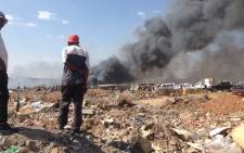 Fire rages through the Kya Sands informal settlement. Picture: Reinart Toerien/EWN.