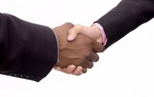 handshake-black-whitejpg