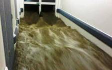 Flash floods forced officials to evacuate the Vergelegen Mediclinic in Somerset West on 15 November 2013. Picture: @modernwebinfo/Twitter.