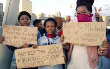 A group of students gathered on Nelson Mandela Bridge to add their voices against the abuse of women. Picture: Clement Manyathela/EWN