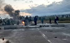 Finetwon residents blocked roads and burned tyres during a service delivery protest on 25 April 2022. Picture: @JoburgMPD/Twitter