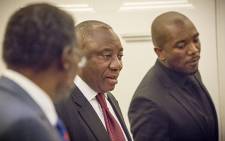 FILE: The DA's Mmusi Maimane walks passed Deputy President Cyril Ramaphosa at the beginning of a meeting with parliamentary leaders at Tuynhuys in Cape Town. Picture: Thomas Holder/EWN