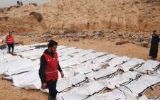FILE: A handout picture released on 21 February 2017 by the Al-Zawiyah Branch of the Libyan Red Crescent shows Libyan Red Crescent volunteers recovering the bodies of 74 migrants that washed ashore on 20 February 20 near Zawiyah on Libya’s northern coast. Picture: AFP 