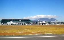 Table Mountain provides a backdrop to the Cape Town International Airport as viewed from the runway. Picture: Andres de Wet/Wikimedia Commons.