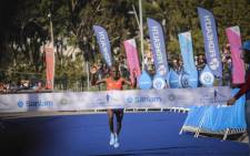 FILE: 2018 Cape Town marathon winner Stephen Mokoka crosses the finish line. Picture: Cindy Archillies/Eyewitness News