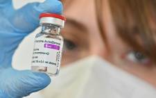 A medical worker holds a vial of the AstraZeneca vaccine against COVID-19 at a vaccination hub outside Rome's Termini railway station on 24 March 2021. Picture: ANDREAS SOLARO/AFP