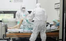 FILE: Medical workers caring for a MERS patient at Konyang University Hospital in Daejeon, south of 140 km south of Seoul. Picture: AFP