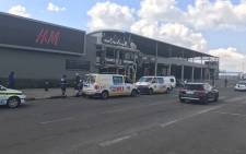 It’s understood police were following up on a tip-off about the five-member gang wanted for murder when the shootout happened at the East Rand Mall. Picture: Thando Kubheka/EWN.