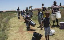 FILE: Emfuleni residents queue for water on 8 January 2018 amid water cuts in the municipality, which failed to honour its payment arrangement with Rand Water. Picture: Ihsaan Haffejee/Eyewtiness News