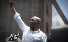 DA leader Mmusi Maimane raises his fist during a speech on joblessness in South Africa after a march through the Johannesburg CBD. Picture: Reinart Toerien/EWN.