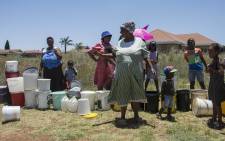 FILE: Emfuleni residents queue for water on 8 January 2018 amid water cuts in the municipality, which failed to honour its payment arrangement with Rand Water. Picture: EWN