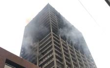 Firefighters are still on the scene this morning as they continue to battle the blaze in the Joburg CBD. Picture: Christa Eybers/EWN