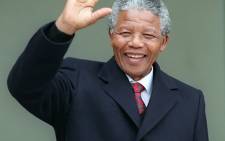 Nelson Mandela waves to the press as he arrives at the Elysee Palace in Paris, 7 June 1990. Picture: AFP.
