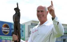 Umpire Rudi Koertzen holds aloft a statue of himself after his final test match before retirement during the fourth day of the second MCC Spirit of Cricket Test match between Australia and Pakistan at Headingley, in Leeds, England, on July 24, 2010, Picture: Andrew Yates / AFP.