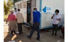 FILE: Voting station presiding officer supervising voters as they arrive at a voting station to vote in the by-elections in Ward 30, at Rantailane Secondary School in Ga-Rankuwa on 19 May, 2021. Picture: Boikhutso Ntsoko/Eyewitness News