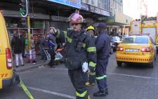 Firemen try to clear the streets during a fire on Eloff Street in the Johannesburg CBD, Tuesday 28 July 2015. Picture: Vumani Mkhize/EWN.
