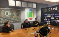 FILE: Stellenbosch FC coach Steve Barker (centre) briefs the media. Picture: @StellenboschFC/Twitter