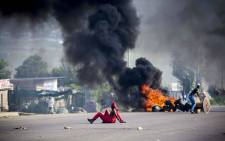 FILE: Residents burn tyres, blocking the R55 during service delivery protests in Olievenhoutbosch. Picture: Thomas Holder/EWN