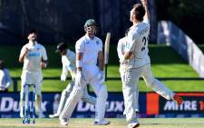 New Zealand's paceman Matt Henry (R) celebrates the dismissal of South Africa's Sarel Erwee (C) during the day one of the second cricket Test match between New Zealand and South Africa at Hagley Oval in Christchurch on February 25, 2022. Picture: Sanka Vidanagama / AFP