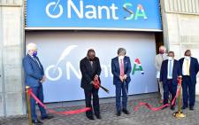 President Cyril Ramaphosa and NantWorks founder, Dr Patrick Soon-Shiong, at the launch of the NantSA vaccine manufacturing campus at Brackengate in Cape Town on 19 January 2022. Picture: GCIS.