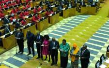FILE: New members of Parliament, including Cyril Ramaphosa (right) and Nkosazana Dlamini-Zuma (second right), being sworn in at the National Assembly. Picture: EWN