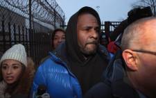 R&B singer R Kelly leaves the Cook County jail after posting $100,000 bond on 25 February 2019 in Chicago, Illinois. Picture: AFP