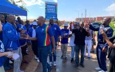 DA leader Mmusi Maimane greets potential voters during the party’s voter registration drive. Picture: @Our_DA/Twitter.