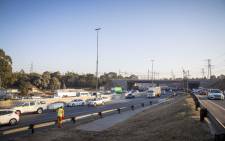The N3 outside the Geldenhuys Interchange is clear and traffic is moving freely. Picture: Thomas Holder/EWN.
