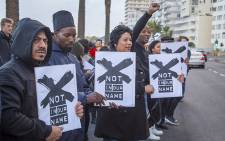 Members of the media and Right2Know campaigners gathered outside the SABC's offices in Cape Town to protest against censorship on 1 July 2016. Picture: Aletta Harrison/EWN