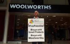 Isu Chiba, a Robben Island political prisoner, calls for a boycott of Woolworths. Picture: via @azharvadi on Twitter. 