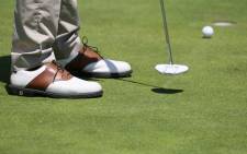 A golfer warms up on the putting green at the Royal Cape Golf Club ahead of the Cape Town Open on 26 November 2014. Picture: EWN