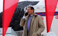 CNN’s Richard Quest on the phone to 567 CapeTalk/Talk Radio 702’s Bruce Whitfeidl from Davos, 24 January 2014. Picture: @cnnpruk via Twitter.