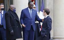 French President Emmanuel Macron talks with Senegal's President Macky Sall (C) and President of Ghana Nana Akufo-Addo (L) prior a meeting on the Sahel in Paris on 17 February 2022. 