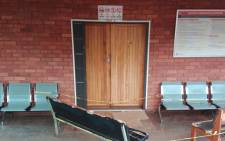 The entrance of the Lenyenye Courtroom where a man was stabbed to death. Picture:  EWN
